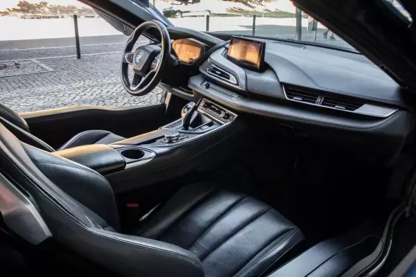 BMW i8 2016 - 61900 EUR, 93668 km - AUTO.MOTO.pt - 93668km - foto 29 de 45
