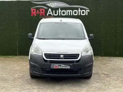 Peugeot Partner 1.6 BlueHdi 3 Lug 2018 - 9800 EUR, 200000 km - AUTO.MOTO.pt - 200000km - foto 4 de 20