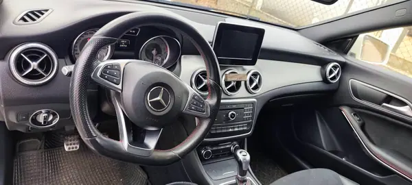 Mercedes-Benz CLA 180 2015 - 16000 EUR, 229000 km - AUTO.MOTO.pt - 229000km - foto 7 de 9