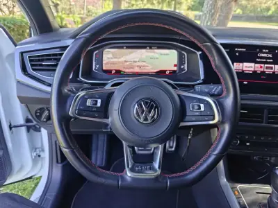 Volkswagen Polo 2018 - 24490 EUR, 59000 km - AUTO.MOTO.pt - 59000km - foto 28 de 50