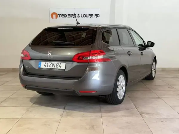 Peugeot 308 SW 2019 - 13000 EUR, 76390 km - AUTO.MOTO.pt - 76390km - foto 5 de 22