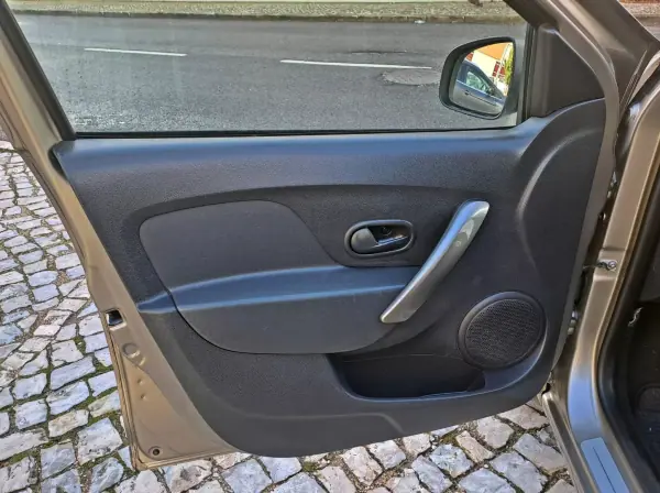 Dacia Logan MCV 2014 - 6990 EUR, 125000 km - AUTO.MOTO.pt - 125000km - foto 9 de 23