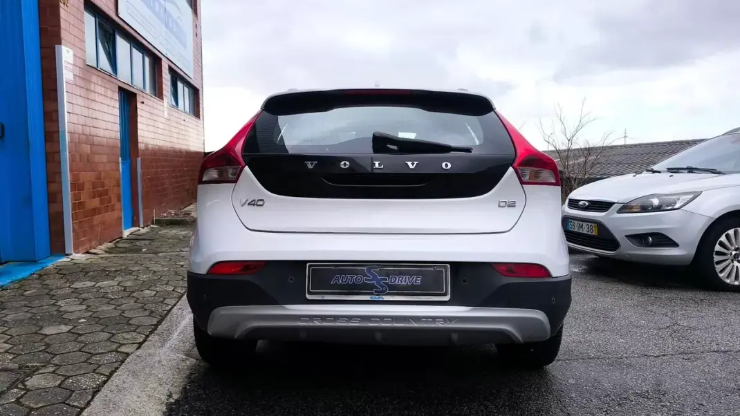 Volvo V40 2014 - 11900 EUR, 205000 km - AUTO.MOTO.pt - 205000km - foto 9 de 20