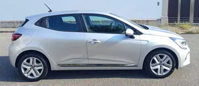 Renault Clio 2020 - 12990 EUR, 40700 km - 40700km - foto 4 de 17