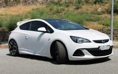 Opel Astra Coupe 2016 - 23000 EUR, 90000 km - AUTO.MOTO.pt - 90000km - foto 4 de 32