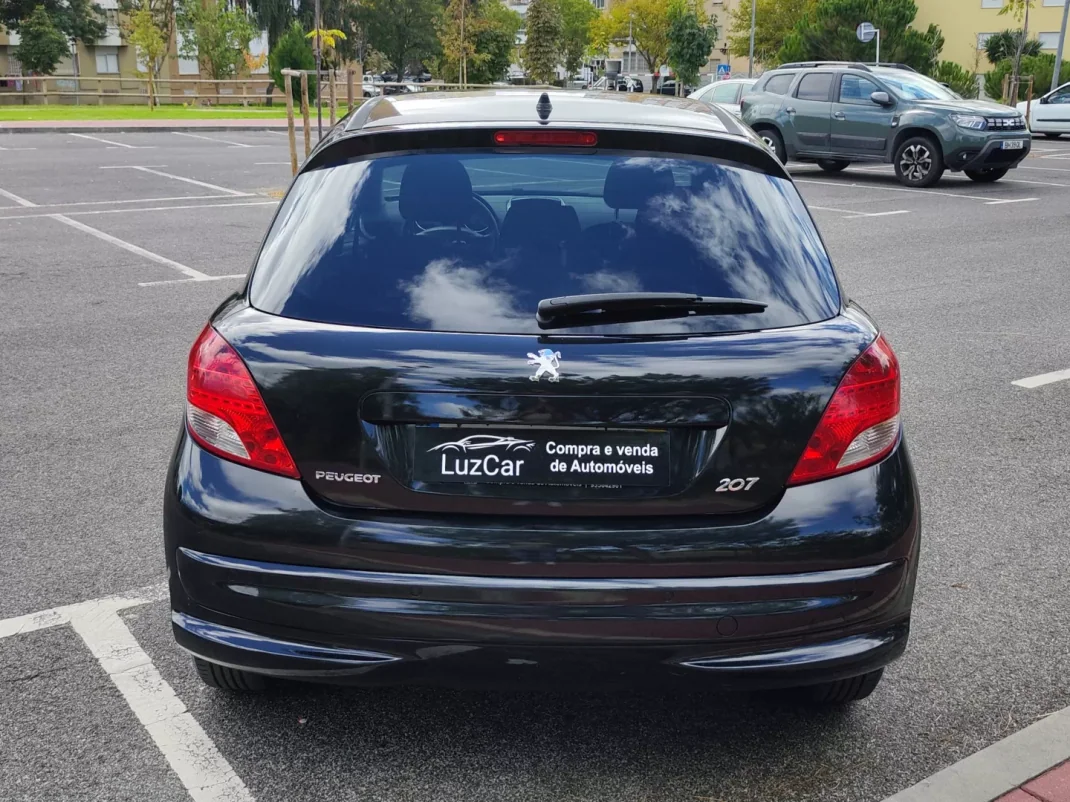 Peugeot 207 2011 - 5480 EUR, 219000 km - AUTO.MOTO.pt - 219000km - foto 10 de 38