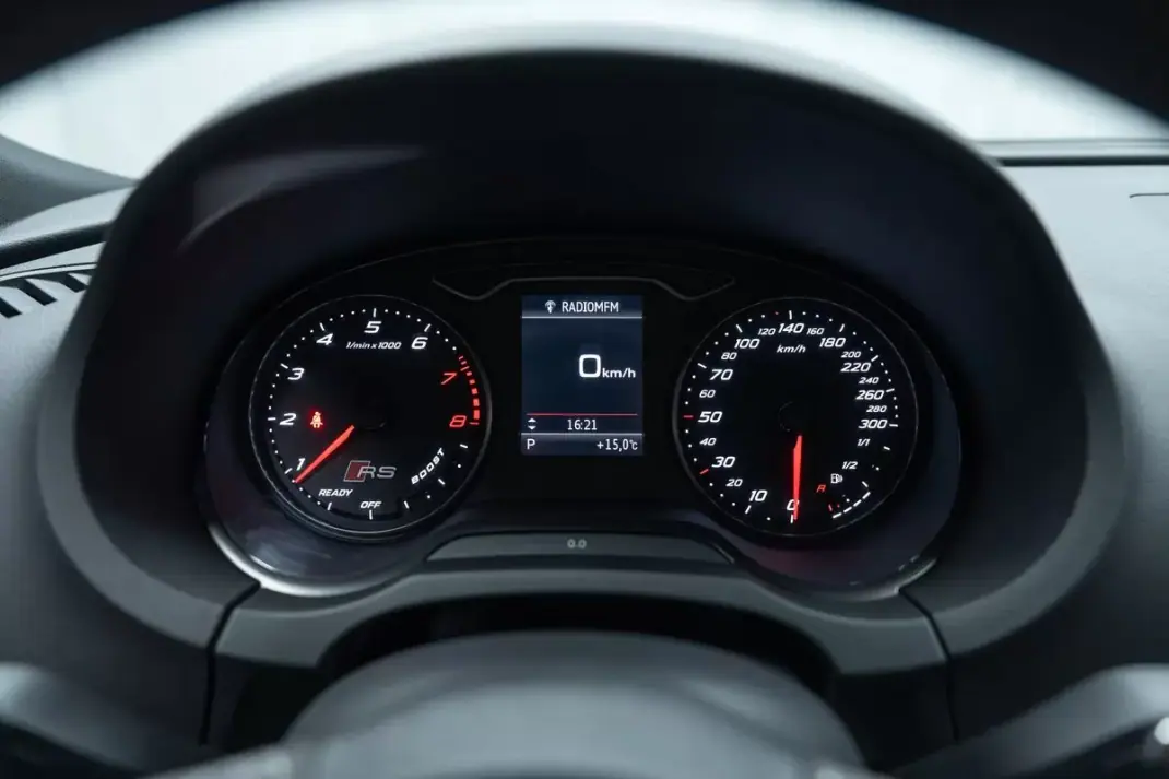 Audi RS3 Sportback 2019 - 49950 EUR, 76000 km - AUTO.MOTO.pt - 76000km - foto 24 de 40