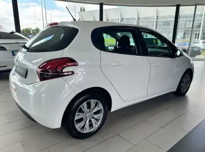 Peugeot 208 2018 - 11990 EUR, 141744 km - AUTO.MOTO.pt - 141744km - foto 21 de 21