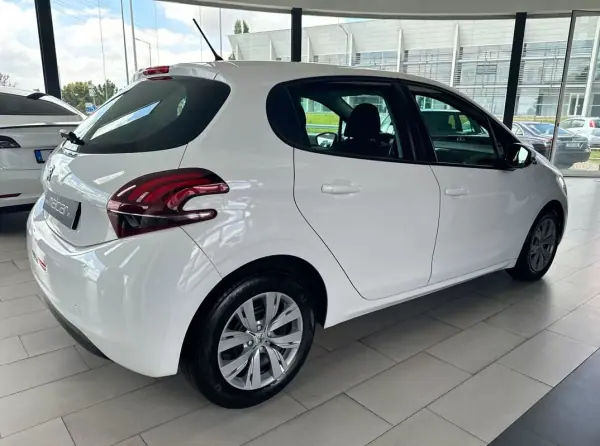 Peugeot 208 2018 - 11990 EUR, 141744 km - AUTO.MOTO.pt - 141744km - foto 21 de 21