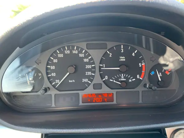 BMW 320 2005 - 6500 EUR, 500000 km - AUTO.MOTO.pt - 500000km - foto 6 de 10