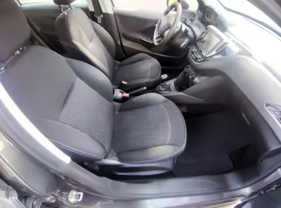 Peugeot 208 2019 - 8250 EUR, 213927 km - AUTO.MOTO.pt - 213927km - foto 14 de 22