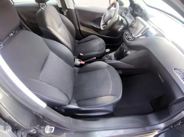 Peugeot 208 2019 - 8250 EUR, 213927 km - AUTO.MOTO.pt - 213927km - foto 14 de 22