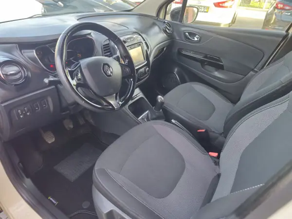 Renault Captur 2015 - 8990 EUR, 161000 km - 161000km - foto 7 de 12