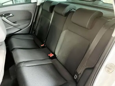 Volkswagen Polo 2011 - 6900 EUR, 201940 km - AUTO.MOTO.pt - 201940km - foto 17 de 18