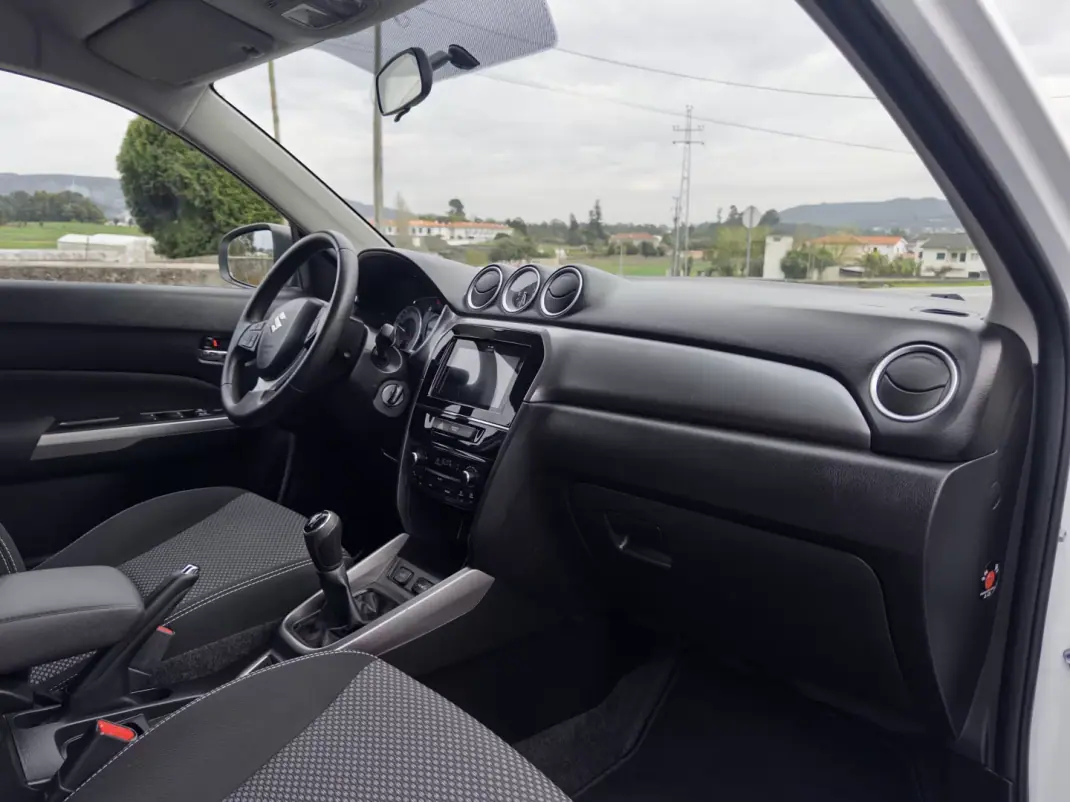 Suzuki Vitara 2019 - 15990 EUR, 77000 km - AUTO.MOTO.pt - 77000km - foto 32 de 32