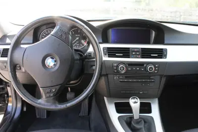 BMW 318 2010 - 10000 EUR, 254000 km - 254000km - foto 18 de 35