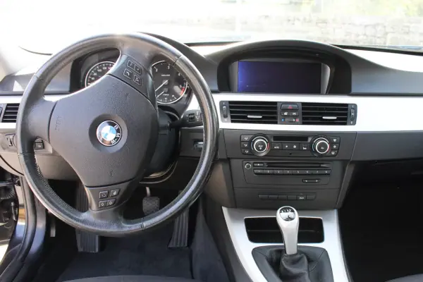 BMW 318 2010 - 10000 EUR, 254000 km - 254000km - foto 18 de 35