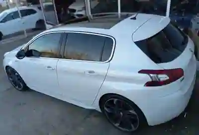 Peugeot 308 2016 - 17999 EUR, 156475 km - AUTO.MOTO.pt - 156475km - foto 3 de 15
