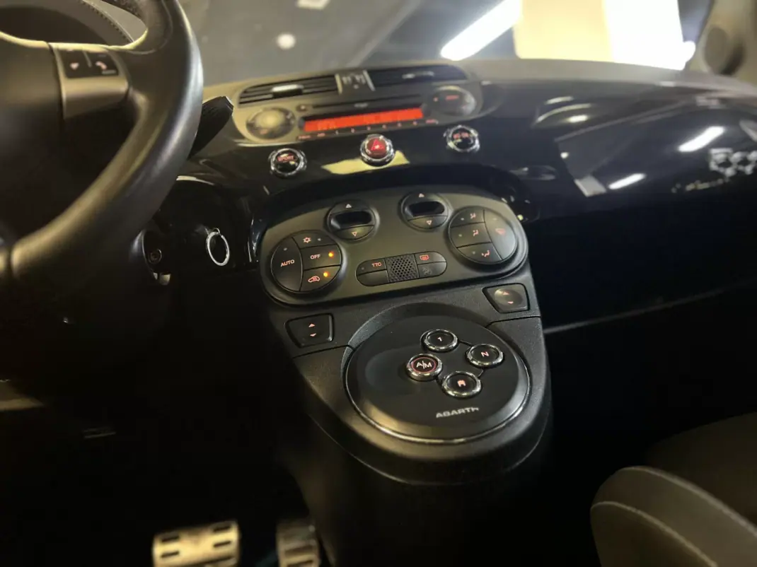 Abarth 500 2016 - 15990 EUR, 90000 km - 90000km - foto 37 de 48
