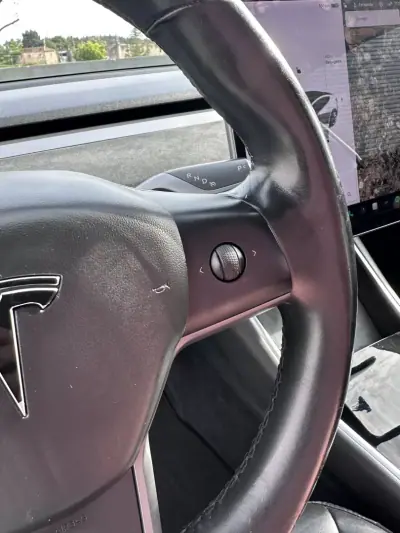 Tesla Model 3 2019 - 15500 EUR, 333000 km - AUTO.MOTO.pt - 333000km - foto 39 de 62