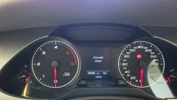 Audi A4 2008 - 9750 EUR, 235508 km - AUTO.MOTO.pt - 235508km - foto 36 de 51