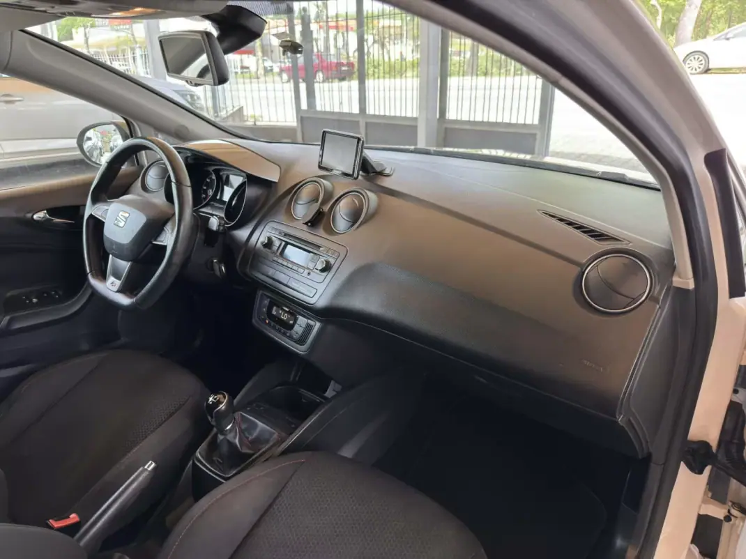 SEAT Ibiza 2013 - 9950 EUR, 120356 km - AUTO.MOTO.pt - 120356km - foto 28 de 29
