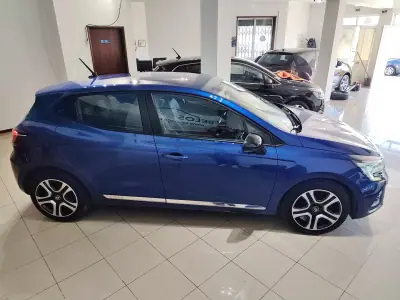 Renault Clio 2022 - 12990 EUR, 106000 km - AUTO.MOTO.pt - 106000km - foto 8 de 24