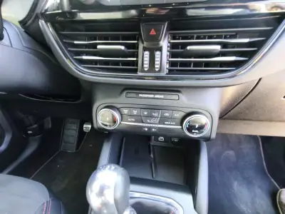 Ford Kuga 2023 - 21750 EUR, 67500 km - AUTO.MOTO.pt - 67500km - foto 16 de 21