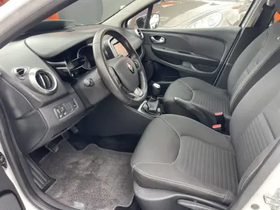 Renault Clio 2018 - 13950 EUR, 110232 km - AUTO.MOTO.pt - 110232km - foto 8 de 12