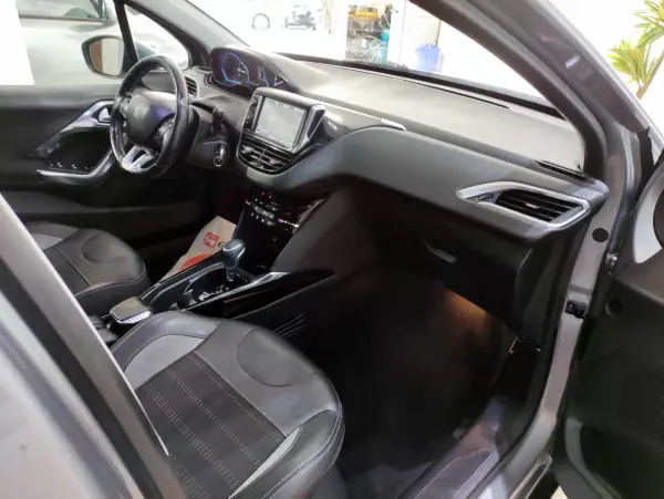 Peugeot 2008 2018 - 13250 EUR, 37000 km - AUTO.MOTO.pt - 37000km - foto 28 de 31