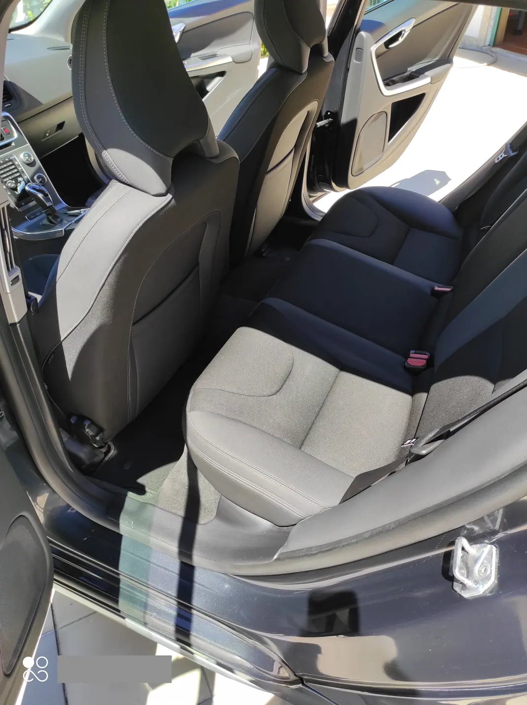 Volvo V60 2015 - 12500 EUR, 175000 km - AUTO.MOTO.pt - 175000km - foto 3 de 13