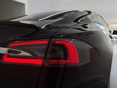 Tesla Model S 2017 - 19990 EUR, 237000 km - AUTO.MOTO.pt - 237000km - foto 7 de 37