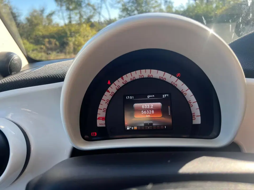 Smart ForTwo 2015 - 9990 EUR, 56330 km - 56330km - foto 22 de 32