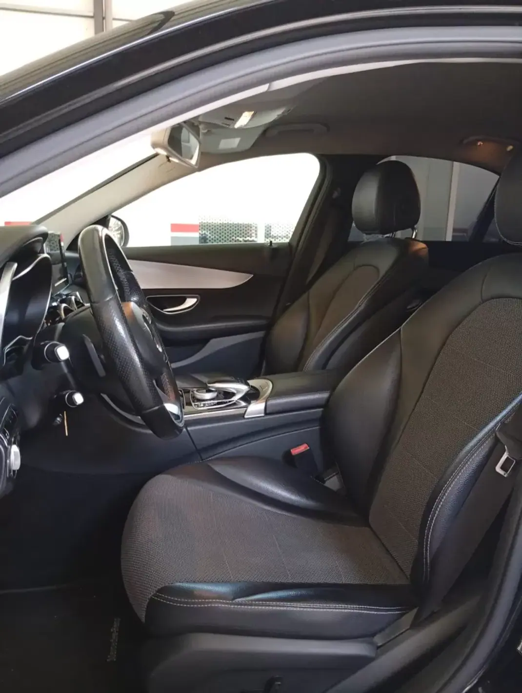 Mercedes-Benz C 350 2016 - 24950 EUR, 129659 km - AUTO.MOTO.pt - 129659km - foto 10 de 18