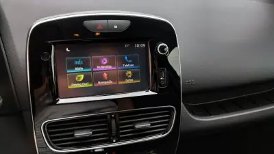Renault Clio 2017 - 9950 EUR, 77000 km - 77000km - foto 31 de 35