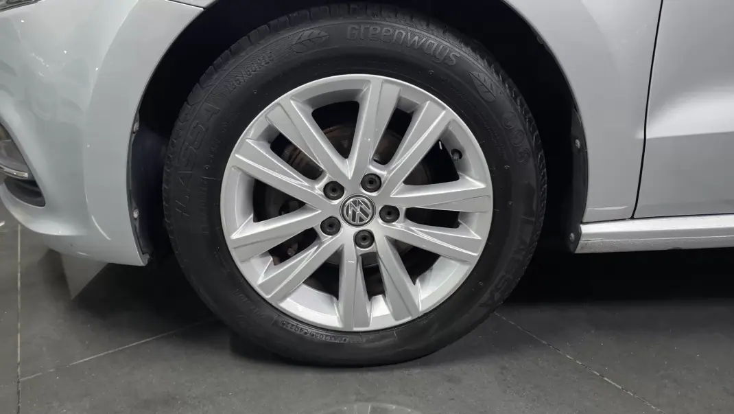 Volkswagen Polo 2014 - 10990 EUR, 136000 km - AUTO.MOTO.pt - 136000km - foto 30 de 31