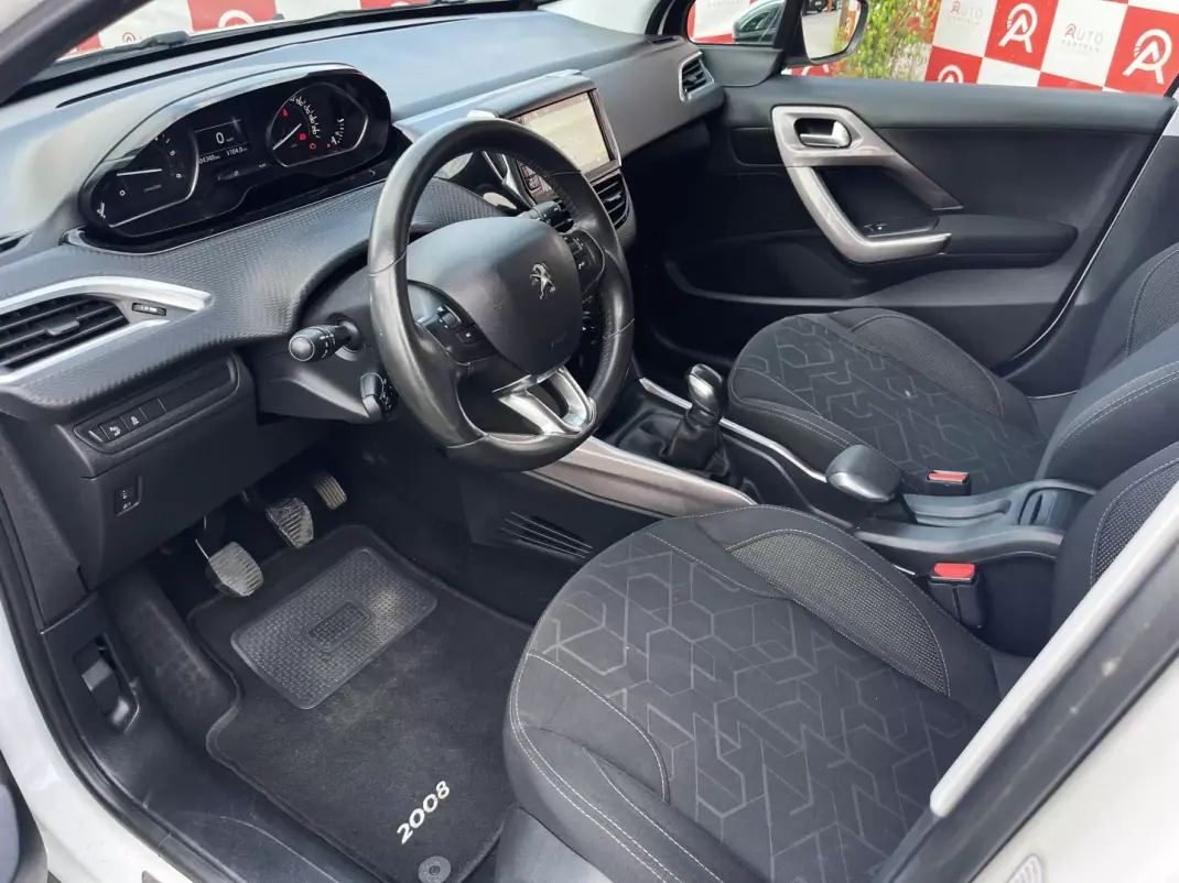 Peugeot 2008 2016 - 10990 EUR, 184350 km - 184350km - foto 10 de 19