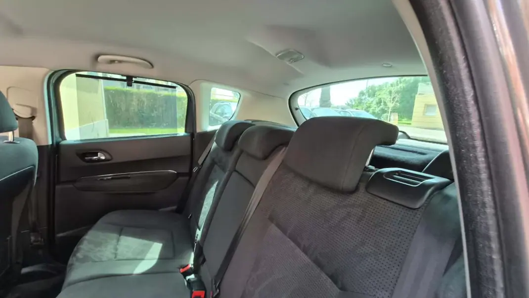 Peugeot 3008 2012 - 9480 EUR, 170000 km - AUTO.MOTO.pt - 170000km - foto 15 de 15