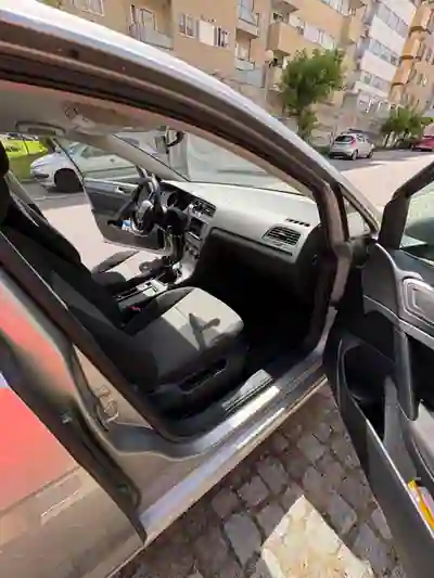 Volkswagen Golf 2015 - 12500 EUR, 177441 km - AUTO.MOTO.pt - 177441km - foto 9 de 13