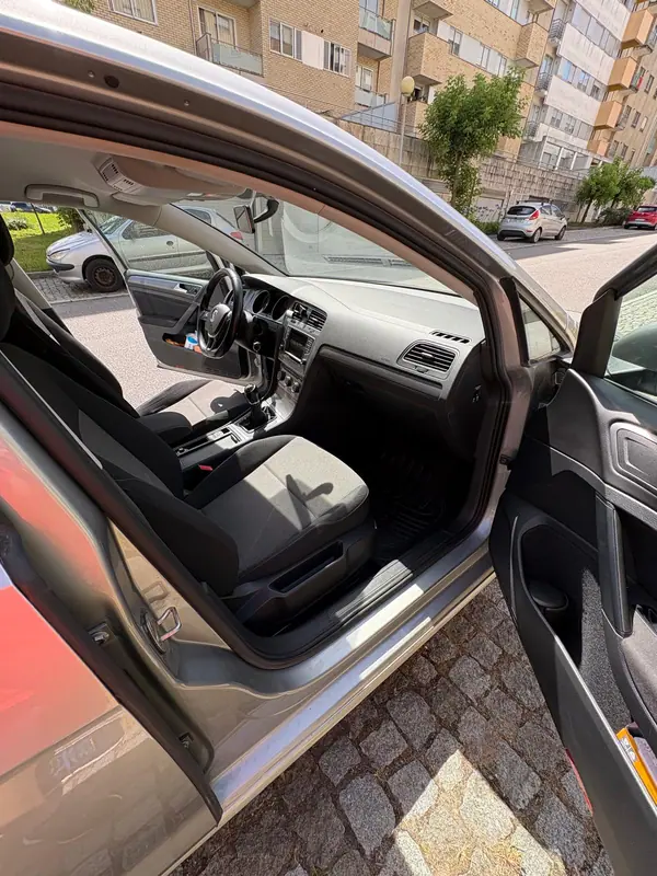 Volkswagen Golf 2015 - 12500 EUR, 177441 km - AUTO.MOTO.pt - 177441km - foto 9 de 13