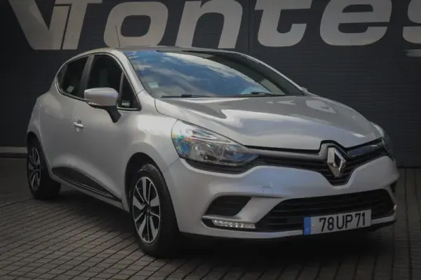 Renault Clio 2018 - 12480 EUR, 121000 km - AUTO.MOTO.pt - 121000km - foto 3 de 13