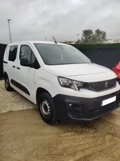 Peugeot Partner 1.5 HDI 3L 2020 - 10999 EUR, 100000 km - AUTO.MOTO.pt - 100000km - foto 2 de 6