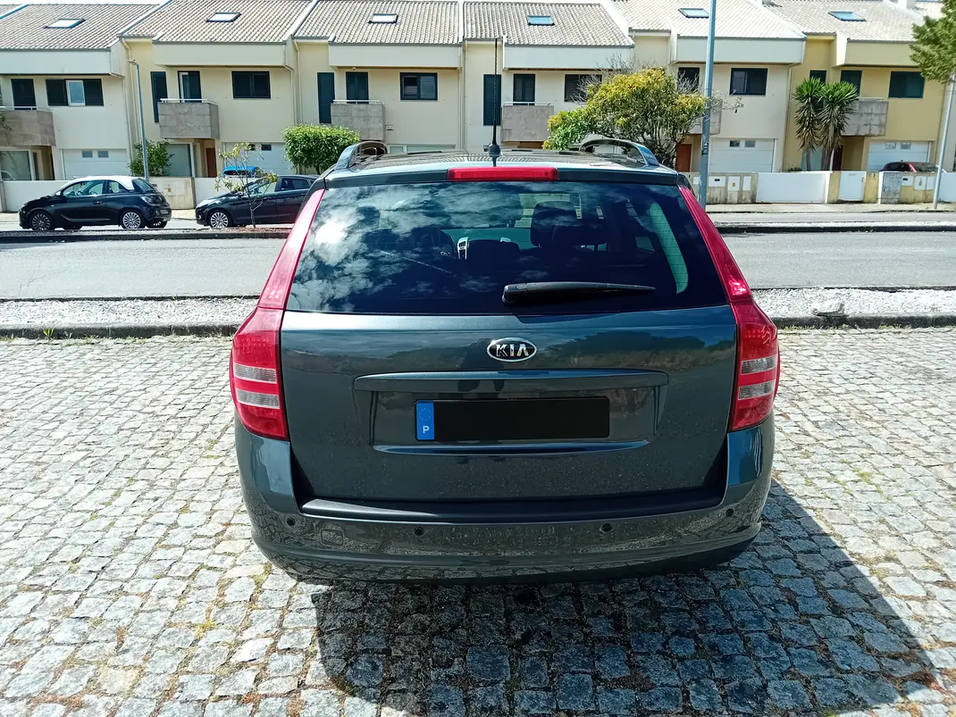 Kia Ceed SW 2009 - 5750 EUR, 130000 km - AUTO.MOTO.pt - 130000km - foto 5 de 12