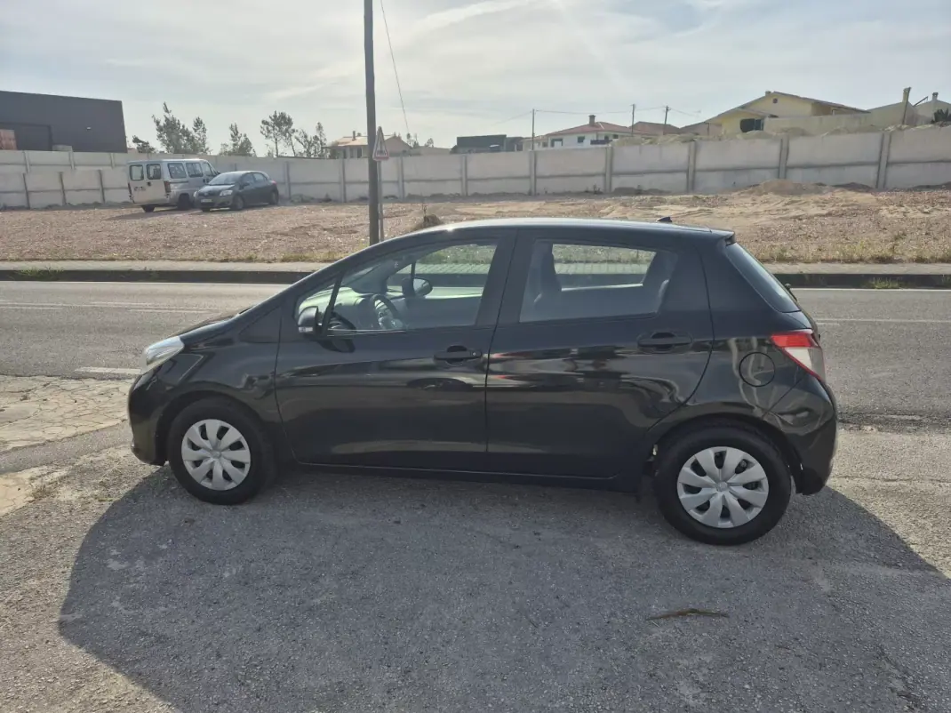 Toyota Yaris 2012 - 8900 EUR, 148050 km - AUTO.MOTO.pt - 148050km - foto 7 de 30