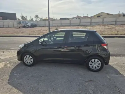 Toyota Yaris 2012 - 8900 EUR, 148050 km - AUTO.MOTO.pt - 148050km - foto 7 de 30