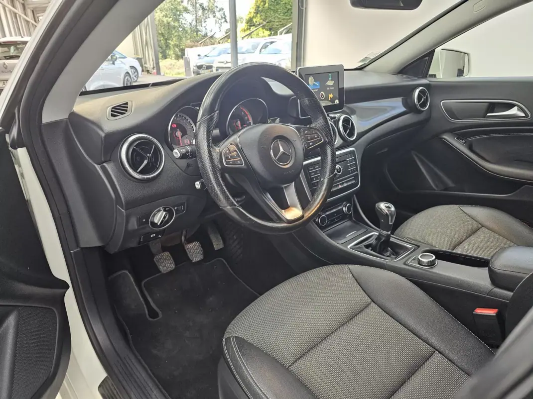 Mercedes-Benz CLA 180 2015 - 14000 EUR, 205367 km - 205367km - foto 14 de 51