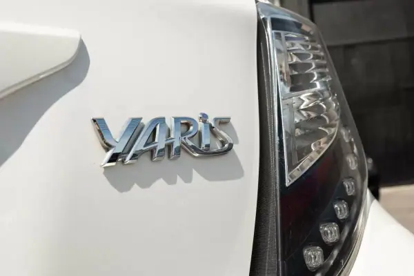 Toyota Yaris 2014 - 11999 EUR, 155800 km - AUTO.MOTO.pt - 155800km - foto 6 de 20