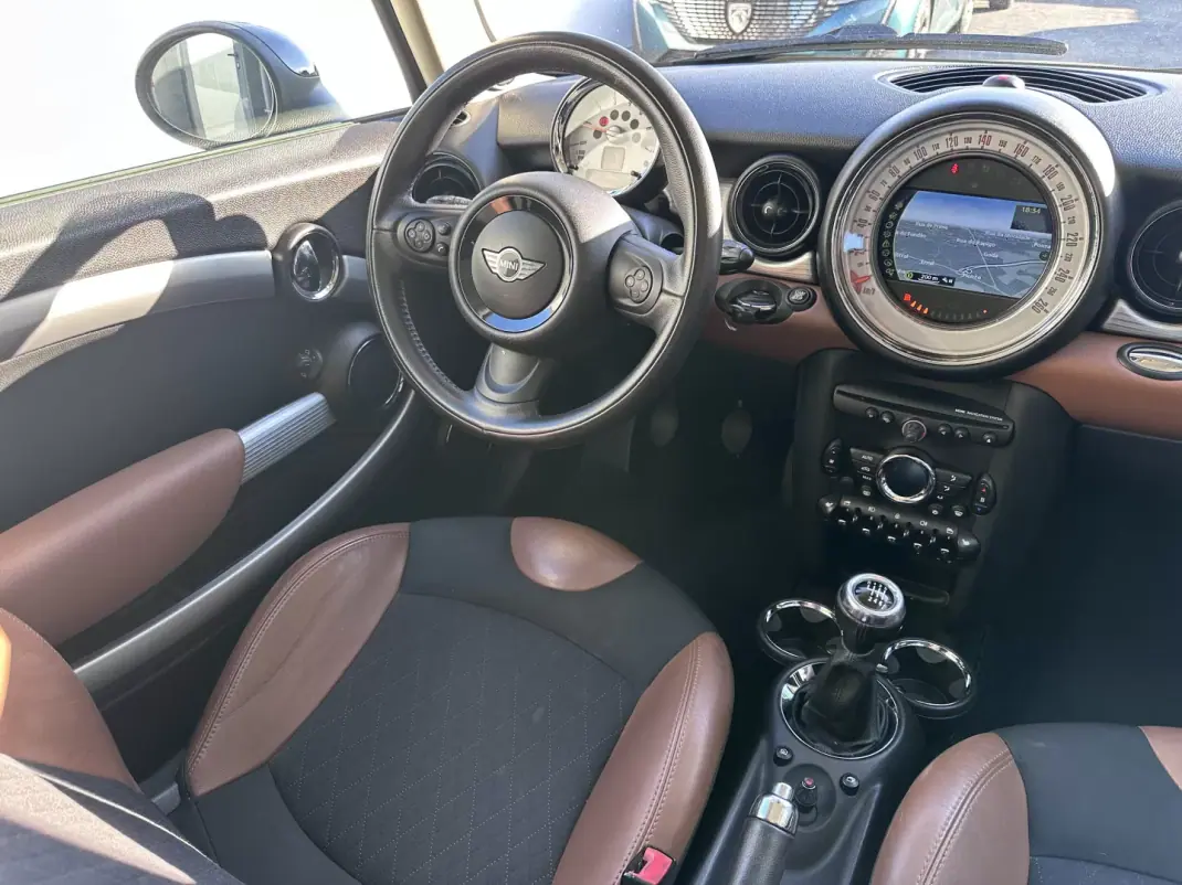 MINI Cooper 2012 - 10500 EUR, 210000 km - AUTO.MOTO.pt - 210000km - foto 21 de 40