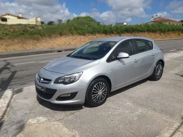 Opel Astra 2013 - 9900 EUR, 179980 km - AUTO.MOTO.pt - 179980km - foto 5 de 35