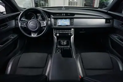 Jaguar XF 2017 - 24990 EUR, 145800 km - AUTO.MOTO.pt - 145800km - foto 51 de 55
